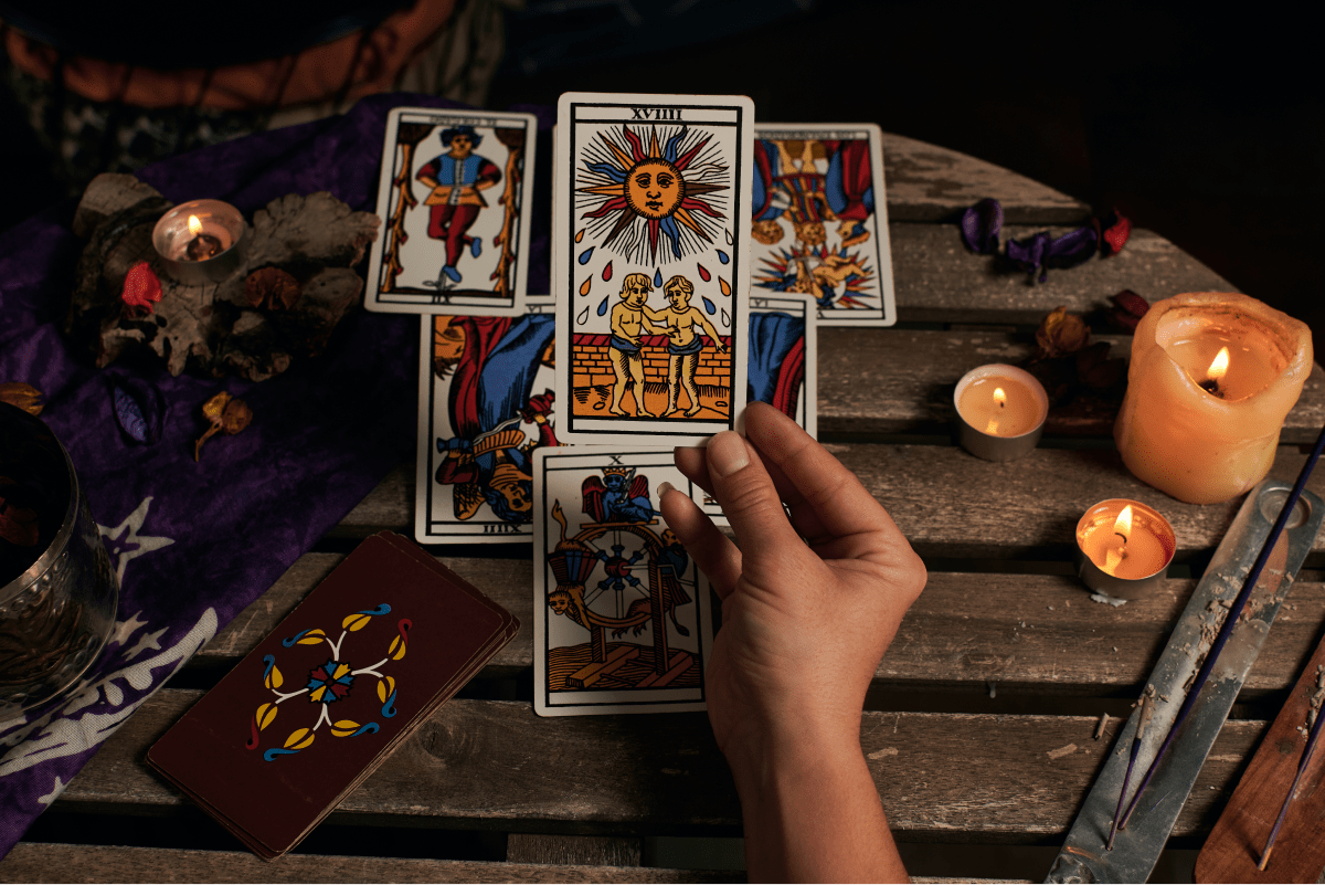 How to Use Tarot